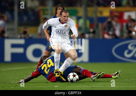 Soccer - UEFA Champions League - Final - Barcelona v Manchester United - Stadio Olimpico. Manchester United's Wayne Rooney (centre) skips past the challenge from Barcelona's Yaya Toure. Stock Photo