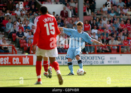 Soccer - Coca-Cola Football League Championship - Nottingham Forest v Coventry City. Coventry City's Stephen Hughes scores their fourth goal Stock Photo