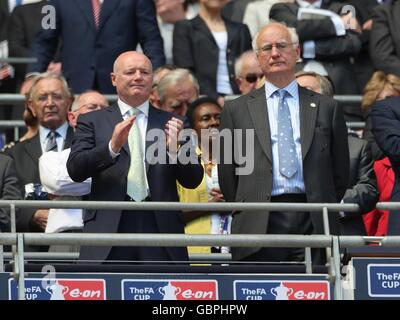 Soccer - FA Cup - Final - Chelsea v Everton - Wembley Stadium. Chelsea chief executive Peter Kenyon (left) and chairman Bruce Buck in the stands Stock Photo