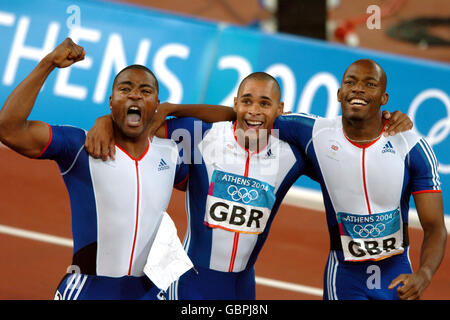 Great Britain's 4x100m relay team, Mark Lewis-Francis, Marlon Devonish, Darren Campbell celebrate after they win the gold medal Stock Photo