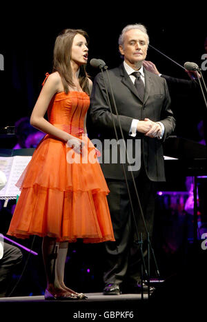 Jose Carreras performs with 13 year old Faryl Smith at the first night of the Hampton Court Palace Festival 2009, at Hampton Court Palace, Surrey. Stock Photo