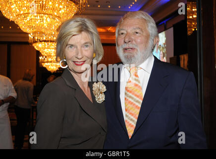 FILE - A file picture dated 15 June 2006 shows food critic and chef Wolfram Siebeck and his wife Barbara posing during a gala dinner in the Hotel Ritz-Carlton in Berlin, Germany. The author died at the age of 87 on Thursday, 07 July 2016 following a brief illness. Photo: Britta Pedersen/dpa Stock Photo