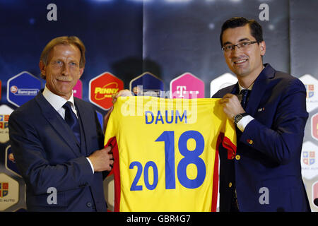 Bucharest, Romania. 7th July, 2016. Holding a jersey carrying his name, German soccer coach Christoph Daum (L) poses with Razvan Burleanu, head of Romanian Soccer National Association (FRF) after a news conference announcing Daum as the head coach of Romanian national soccer team in Bucharest, capital of Romania, July 7, 2016. © Cristian Cristel/Xinhua/Alamy Live News Stock Photo
