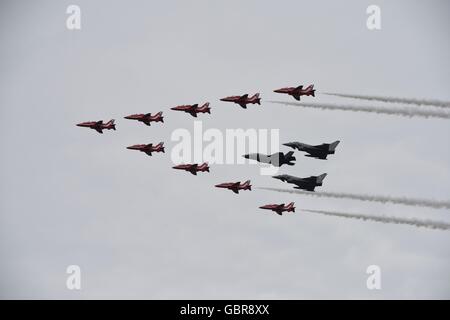 RAF Fairford, Gloucestershire, UK. 8th July, 2016. The Red Arrows fly with Britain's latest fighter plane Credit:  Peter Brogden/Alamy Live News Stock Photo