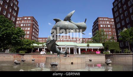 General view of Dolphin Square in Pimlico, London. At least 13 MPs pocketed thousands of pounds each to give up their right to cheap rent, leaving taxpayers to foot the bill for the higher charges, it emerged today. Stock Photo