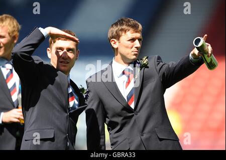 Falkirk's Patrick Cregg (left) and Burton O'Brien during the pre-match build up Stock Photo