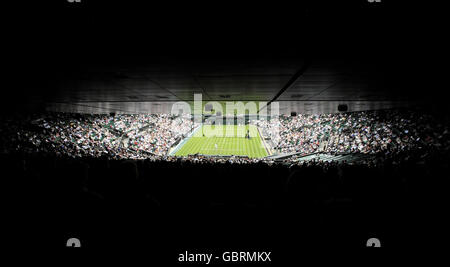 A view of Centre Court as France's Julien Benneteau Serbia's Novak Djokovic during the 2009 Wimbledon Championships at the All England Lawn Tennis and Croquet Club, Wimbledon, London. Stock Photo