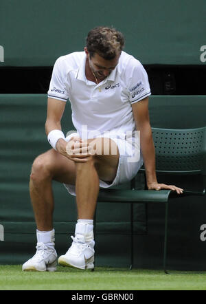 France's Julien Benneteau sits injured during the 2009 Wimbledon Championships at the All England Lawn Tennis and Croquet Club, Wimbledon, London. Stock Photo