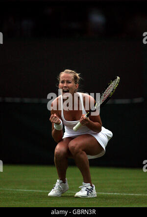 Tennis - 2009 Wimbledon Championships - Day One - The All England Lawn Tennis and Croquet Club Stock Photo