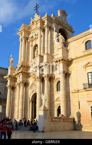 Duomo (cathedral) in Piazza Duomo, Ortygia, Syracuse, Sicily, Italy Stock Photo