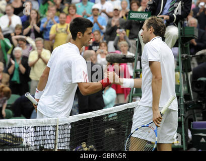 Tennis - 2009 Wimbledon Championships - Day One - The All England Lawn Tennis and Croquet Club. Serbia's Novak Djokovic (left) shakes hands with France's Julien Benneteau following their match on Centre Court Stock Photo