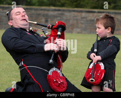 Kevin MacDonald and his son Adam from the The Red Hot Chilli Pipers, launch the Gathering 2009, a festival with events ranging from Highland Games, piping, Highland dancing and a clan village, that will take place on July 25th and 26th at Holyrood Park in Edinburgh. Stock Photo