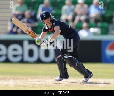 Cricket - ICC Women's World Twenty20 Cup 2009 - England v Pakistan - Taunton. England's Charlotte Edwards Stock Photo