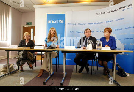 (Left - right) Anne Strong, (UNICEF) Elle Macpherson (UNICEF) John Jesky (Chairman Pennine Acute Trust) and Marian Carrol (Director of Nursing Pennine Acute Trust) celebrate ten years of baby friendly breastfeeding success at the Royal Oldham Hospital, Greater Manchester. Stock Photo