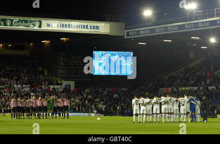 Leeds United and Sunderland observe a minutes silence in memory of Brian Clough Stock Photo