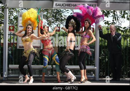 Left right samba dancers gillian harkness hi-res stock photography and  images - Alamy