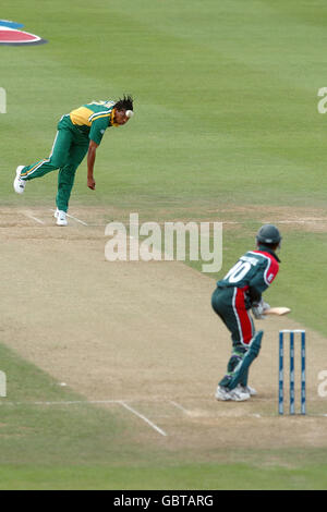 Cricket - ICC Champions Trophy 2004 - South Africa v Bangladesh Stock Photo