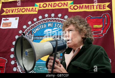 Labour MP for Vauxhall, Kate Hoey speaks in support of postal workers, on strike outside the Royal Mail HQ, London. Stock Photo