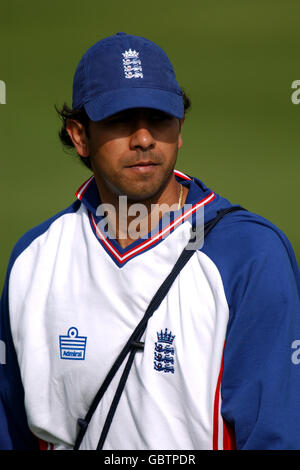 Cricket - ICC Champions Trophy 2004 - England v Zimbabwe. Vikram Solanki, England Stock Photo