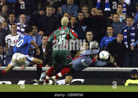 Maritimo's goalkeeper Marcos Oliveira makes a great save from Rangers' Dado Prso (out of picture) as Nacho Novo tries in vain to get the rebound Stock Photo