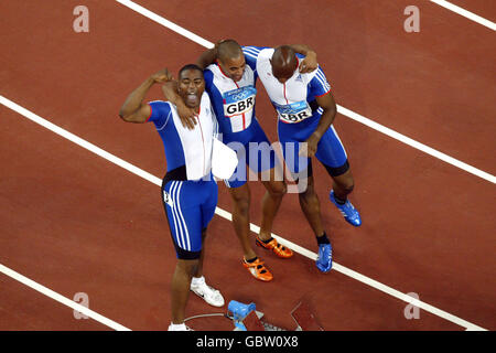 Great Britain's 4x100m relay team, Mark Lewis-Francis, Marlon Devonish, Darren Campbell celebrate after they win the gold medal Stock Photo