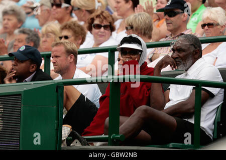 Tennis - 2009 Wimbledon Championships - Day Eleven - The All England Lawn Tennis and Croquet Club. The Father of Serena and Venus Wiliams, Richard Williams (right) watches his daughters during their doubles semi-final match Stock Photo