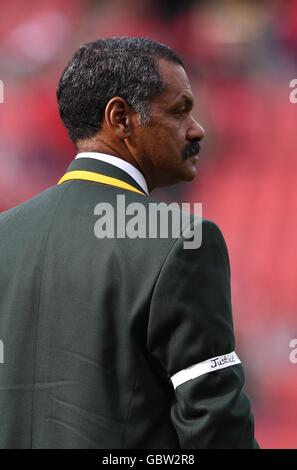 Rugby Union - Tour Match - Third Test - South Africa v British and Irish Lions - Coca Cola Park. South Africa coach Peter de Villiers wears a white armband with Justice written on it Stock Photo