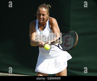Ukraine's Kateryna Bondarenko in action against great Britain's Jocelyn Rae and Melanie South during the Wimbledon Championships 2009 at the All England Tennis Club Stock Photo