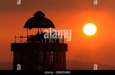 Glastonbury Festival 2009 - Day One. A view of the sun setting over the 2009 Glastonbury Festival at Worthy Farm in Pilton, Somerset. Stock Photo