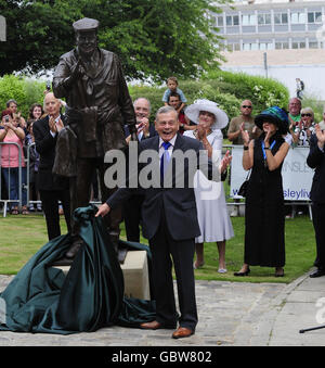 Dickie Bird statue. Former test cricket umpire Dickie Bird stands next to the statue of himself, unveiled in his home town of Barnsley. Stock Photo