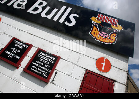 Rugby League - Engage Super League - Bradford Bulls v St. Helens - Grattan Stadium. A view of the turnstiles at the Odsal Stadium, home to the Bradford Bulls Stock Photo