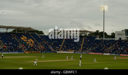 England and Australia play under floodlights for the first time in a test match in England during day three of the first npower Test match at Sophia Gardens, Cardiff. Stock Photo