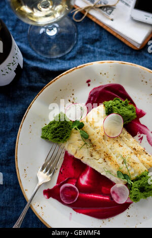 steamed tilapia fish with salad and tartar sauce Stock Photo - Alamy