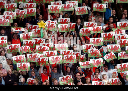 Soccer - FIFA World Cup 2006 Qualifier - Group Six - England v Wales Stock Photo