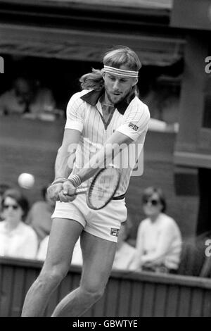 Tennis - Wimbledon Championships - Men's Singles - Final - Bjorn Borg v John McEnroe. Bjorn Borg in action Stock Photo