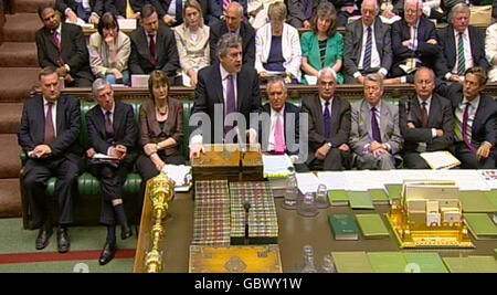 (left to right) Parliamentary Secretary to the Treasury Nick Brown, Justice Secretary Jack Straw, Leader of the House of Commons Harriet Harman, Prime Minister Gordon Brown, Welsh Secretary Peter Hain, Chancellor of the Exchequer Alistair Darling, Home Secretary Alan Johnson, Northern Ireland Secretary Shaun Woodward, and Culture Secretary Ben Bradshaw during Prime Minister's Questions in the House of Commons, London. Stock Photo