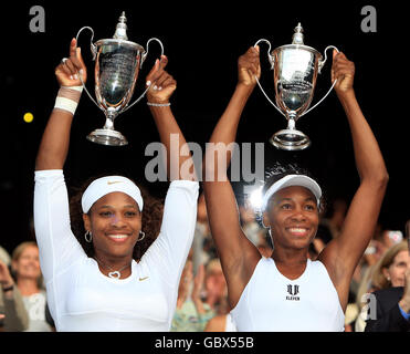 USA's Serena and Venus Williams pose with their trophies for the Ladies Doubles during the 2009 Wimbledon Championships at the All England Lawn Tennis and Croquet Club, Wimbledon, London. Stock Photo