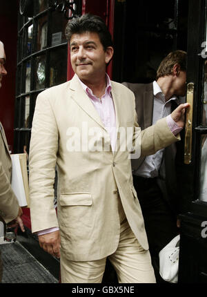 John Altman during an English Heritage Plaque unveiling for Eastenders actress Wendy Richard, at Shepherd's Tavern on 50 Hertford Street, Mayfair, central London. Stock Photo