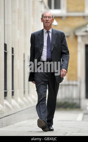 Chairman of the Baha Mousa inquiry Sir William Gage arrives at Finlaison House where the inquest into the Iraqi civilian's death in British custody on Monday July 13, London. Stock Photo