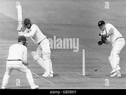 cricket - Britannic Assurance County Championship - Middlesex v Yorkshire - Lord's cricket Ground. Middlesex's Mark Ramprakash strokes the ball past Yorkshire wicketkeeper David Bairstow Stock Photo