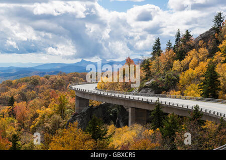 Linn Cove Viaduct, Blue Ridge Parkway overlook in the Fall, NC Stock Photo