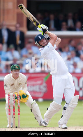 Cricket - The Ashes 2009 - npower Second Test - England v Australia - Day One - Lord's. England's Kevin Pietersen hits out during the first day of the second npower Test match at Lord's, London. Stock Photo