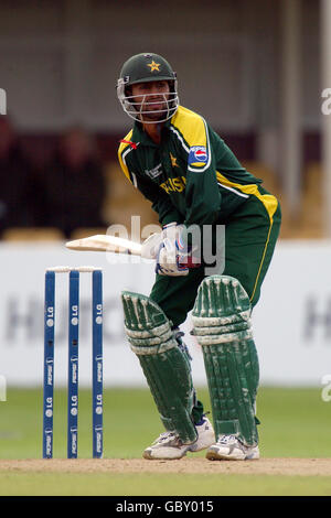 Cricket - ICC Champions Trophy 2004 - India v Pakistan. Shoaib Malik, Pakistan Stock Photo