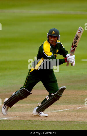 Cricket - ICC Champions Trophy 2004 - India v Pakistan. Abdul Razzaq, Pakistan Stock Photo
