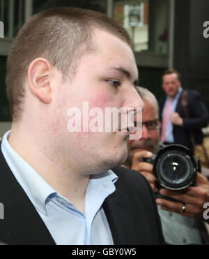 Harry Potter actor Jamie Waylett, 19, leaves City of Westminster Magistrates Court, Westminster in central London, where he was ordered to undertake unpaid community work today after admitting growing cannabis. Stock Photo