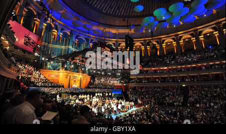 17 Chessboxing At The Royal Albert Hall Stock Photos, High-Res Pictures,  and Images - Getty Images