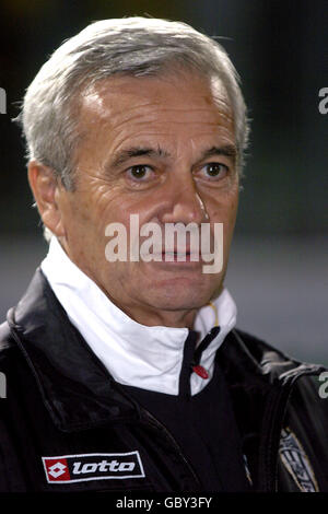 Soccer - Italian Serie A - Brescia v Siena. Siena coach Luigi Simoni Stock Photo