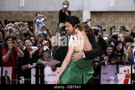 Stars of the film Gerard Butler and Katherine Heigl arriving for the premiere of The Ugly Truth, at The Vue cinema in Leicester Square, central London. Stock Photo