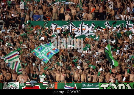 Soccer - Pre Season Friendly - SK Rapid Wien v Liverpool - Gerhard Hanappi Stadium. Rapid Wien fans in the stands Stock Photo