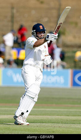 Essex's Graham Napier raises his bat after making his 50 runs during the Liverpool Victoria County Championship match at Garon Park, Southend. Stock Photo